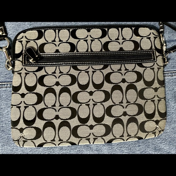 Coach tablet/mini laptop bag - Picture 2 of 5